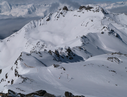 Combe sans nom off piste itinerary - view of the Brequin ridge