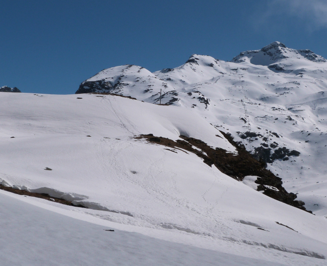 Walk up to 2414m Val Thorens off piste itineraries - walk out of Combe sans nom