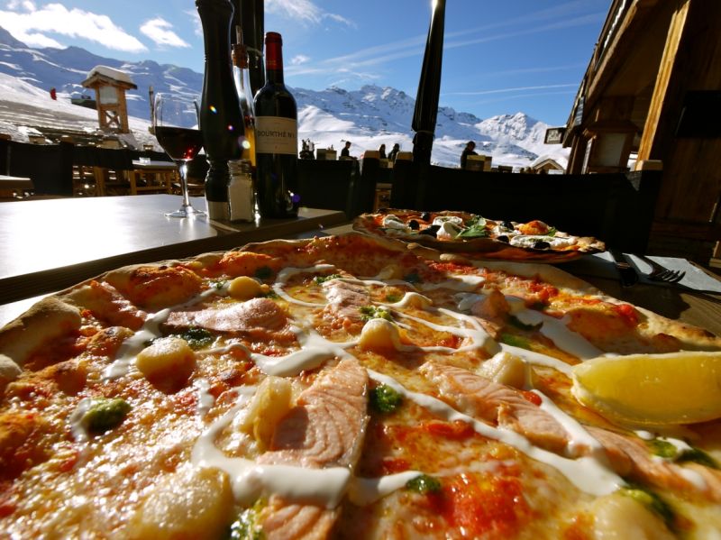 Cafe Face West, Val Thorens - pizza on the terrace