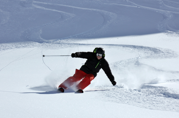 Off piste skier in Val Thorens Off piste skier in Val Thorens