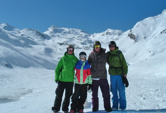 Snowboarders at the bottom of the Lac du Lou Snowboarders at the bottom of the Lac du Lou