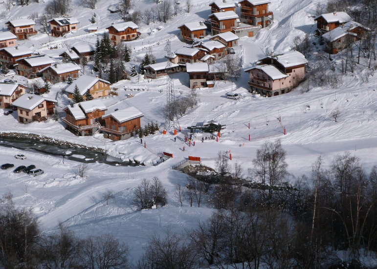 Le Bettaix village and chair