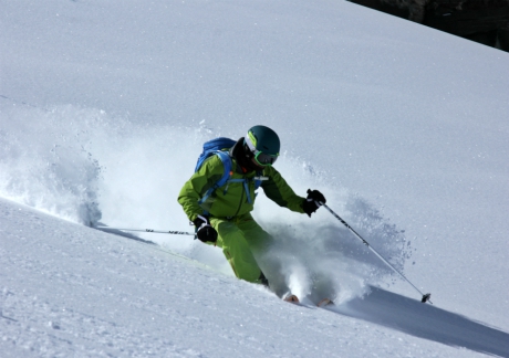 Powder skiing in Val Thorens, April 2016