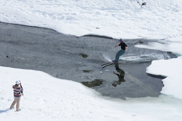 Waterskiing across the Lac du Lou